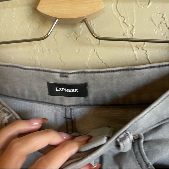 Express Grey Skinny Ankle Fray Knee Rip - Picture 3 of 9